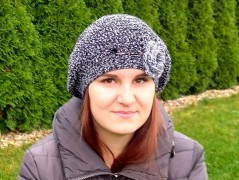 Černý saténový kvítek