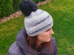 Černý saténový kvítek