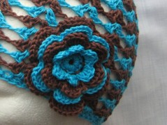 Černý saténový kvítek