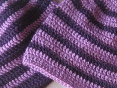 Černý saténový kvítek