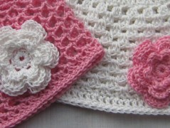 Černý saténový kvítek