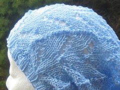 Černý saténový kvítek