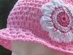 Černý saténový kvítek