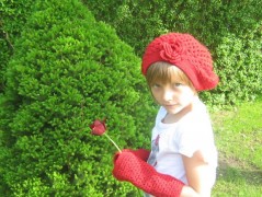 Černý saténový kvítek