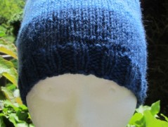 Černý saténový kvítek