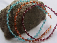 Černý saténový kvítek