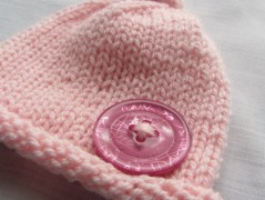 Černý saténový kvítek