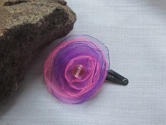 Černý saténový kvítek