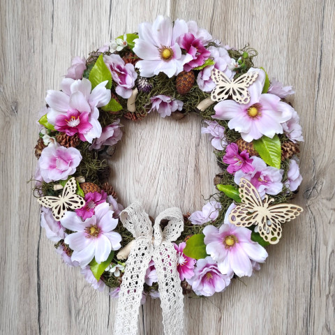 V. růžovofialkový s motýly dekorace dárek květina motýl narozeniny věnec motýlek růžový květinový fialkový spring tilandsie wreath jaro jarní 