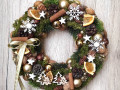 Vánoční věnec do zlatobílé