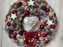 Adventní věnec do červené