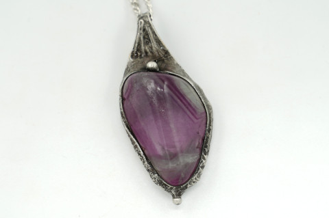 Skrytá touha (fluorit) náhrdelník přívěsek cín řetízek fluorit přívěs ochránce amulet mosaz 