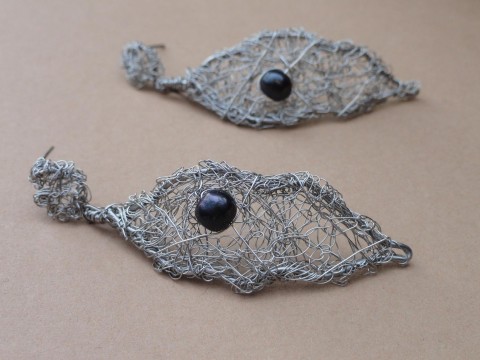 s tmavěfialovou říční perlou náušnice drát fialová nerez říční perla tmavá chirurgická ocel 