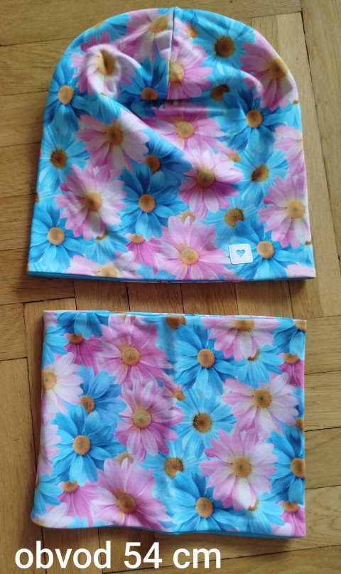 Setík plný kytek čepice nákrčník 