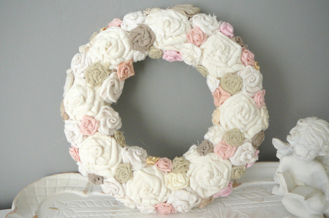 Věneček ve starobylém stylu. věneček věnec přírodní růže.látková 