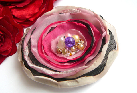 Brožka. brož šperk lososová béžová smetanová vintage styl opalovaná capučinová capučino 