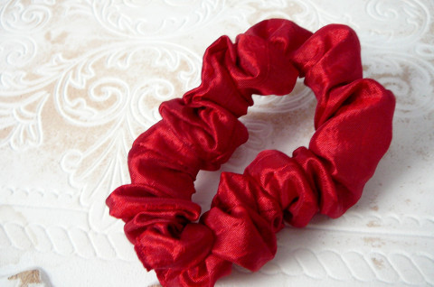 Vínová gumička. modrá dívčí barevná ozdoba citronová gumička do vlasů 