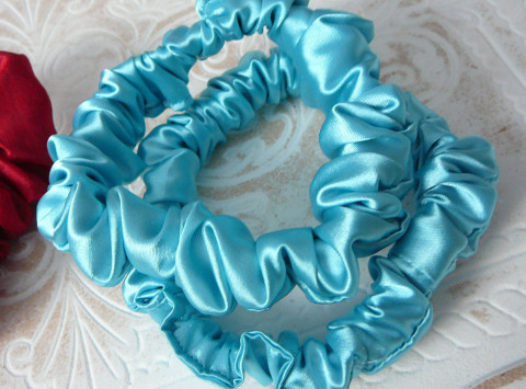 Gumička na vlasy. modrá dívčí barevná ozdoba citronová gumička do vlasů 