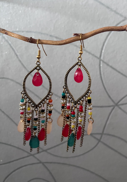 Pestrobarevné náušnice červená korálky zelená zlatá léto extravagantní řetízek festival colours 