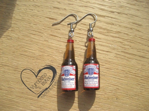 PIVNÍ NÁUŠNICE - HNĚDÉ PIVO vtipné sranda náušnice pivo 