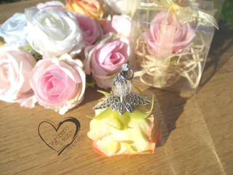 Anděl růžička v dárkovém balení 5. přívěsek anděl andílek křídla andělíček andělé andílci andělíčci na mobil andělské na klíče na peněženku 