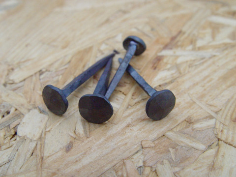 Kovaný hřebík ještě menší kovaný hřebík kovaný hřebík 