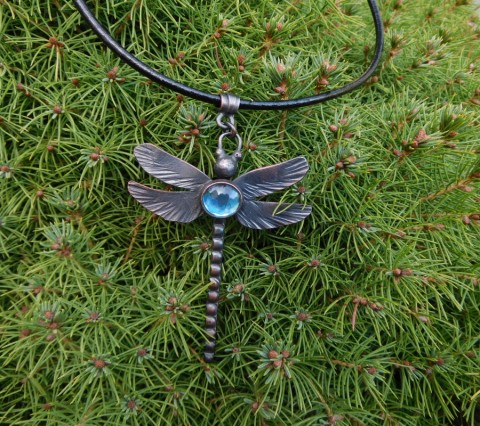 Náhrdelník - Kamapk letíš vážko ? přívěšek řetízek kůže měď kameny polodrahoikamy 