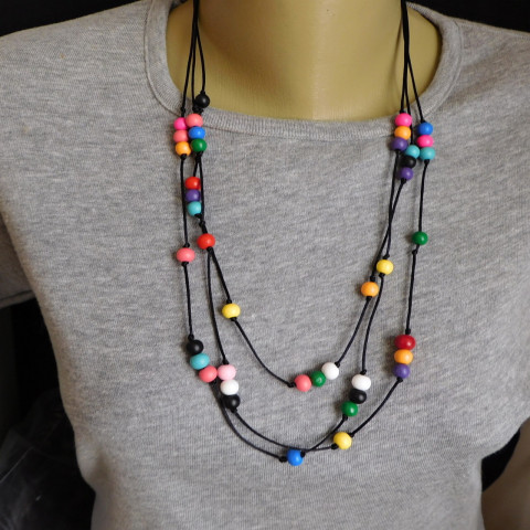 Náhrdelník - barvičky na léto dřevo náhrdelník delší červené korálky 