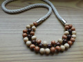 Náhrdelník se dřevěnýma korákama