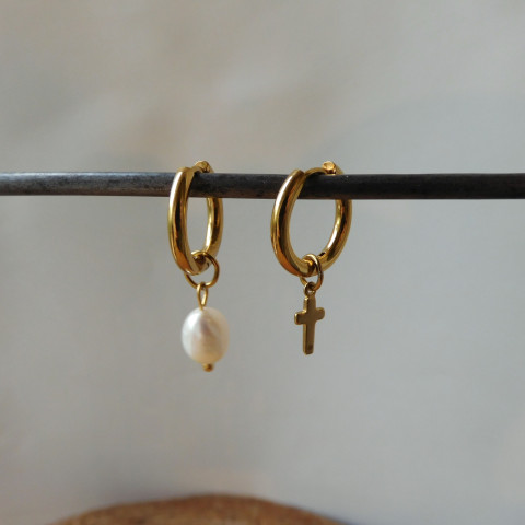 Naušnice zlatá nerez kroužky..... nerez říční perly zlatý křížek 