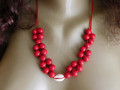 Náhrdelník červený s mušličkou