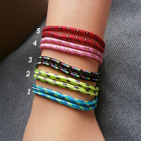 Náramky na ruku nebo nohu..... náramek barevný do kulata tvarovaný 