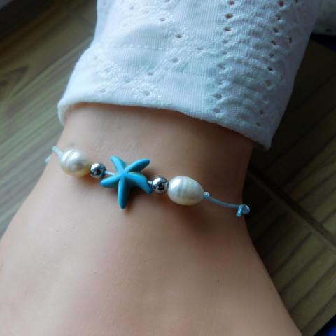 Náramek - vzpomínky na moře náramek nerez bílé říční perly modrý hovlit 