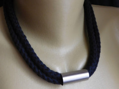 Náhrdelník - černý a modrý