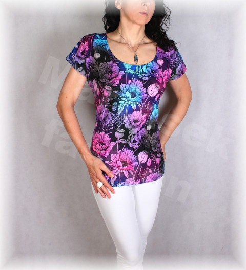 Triko vz. 720 SLEVA z 699 kč pestrobarevné letní květy černá triko celoroční vzorované vícebarevné 