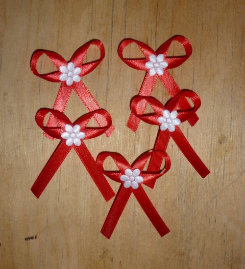 Červené svatební vývazky II. mašle svatba kytička kytka mašlička svatební mašličky vonička vývazky vývazek voničky 