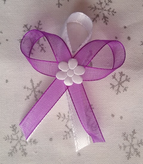 Fialový svatební vývazek mašle svatba kytička kytka mašlička svatební mašličky vonička vývazky vývazek voničky 