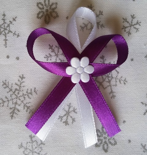 Fialové svatební vývazky mašle svatba kytička kytka mašlička svatební mašličky vonička vývazky vývazek voničky 