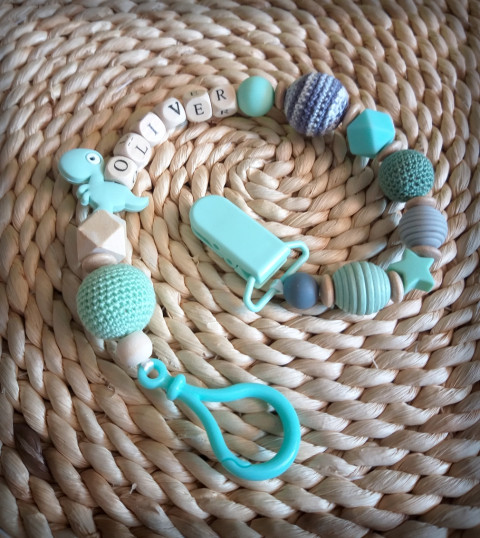 Klip na dudlík se jménem - Oliver dřevo korálky jméno přírodní miminko dinosaurus korále dino klip mimi dudlík drobeček klip na dudlík na dudlík dinouš oliver 