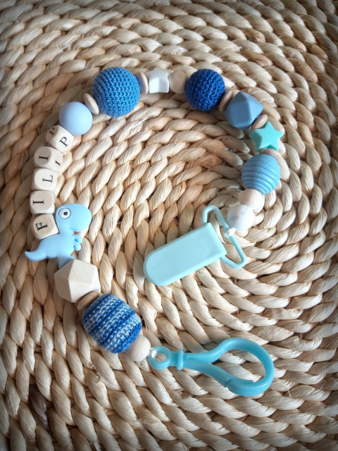 Klip na dudlík se jménem - Filip dřevo korálky jméno přírodní miminko dinosaurus korále dino klip mimi dudlík drobeček klip na dudlík na dudlík dinouš oliver 