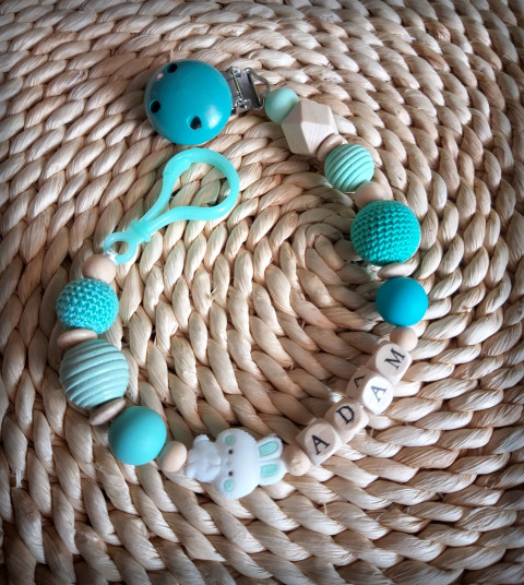 Klip na dudlík se jménem - Adam dřevo korálky jméno přírodní miminko králíček zajíček korále klip mimi adam dudlík drobeček klip na dudlík na dudlík kralík 