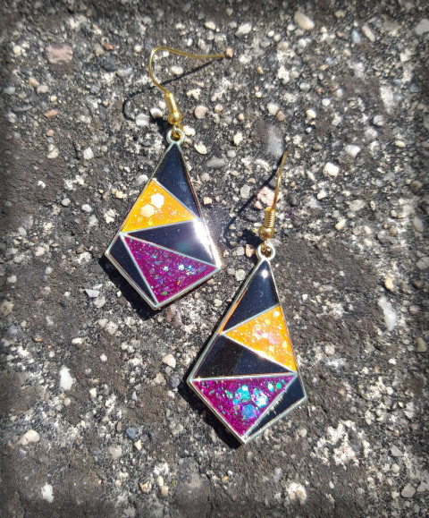 Trio no.01 šperk doplněk náušnice třpytky neon bižuterie pryskyřice pestrobarevný trojúhelníky 