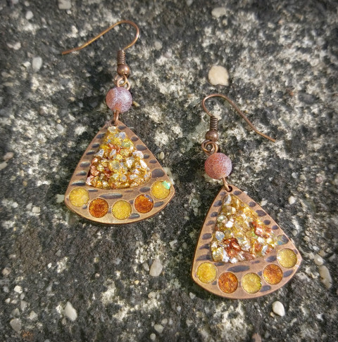 Poklad Aztéků - náušnice šperk doplněk náušnice ozdoby cín měď bižuterie zlomky pryskyřice zlato trojúhelník poklad bronz střípky trojúhelníček šupinky 