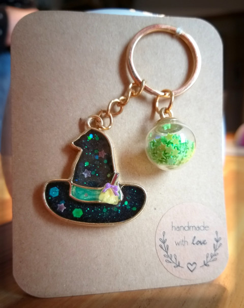 Čarodějnický klobouk s košťátkem přívěsek doplněk podzim klobouk čarodějnice dušičky halloween na tašku na batoh čarodějnický strašení 