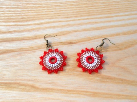 Náušnice šité pestrobarevný květ červená korálky náušnice elegantní bílá kolečko svatba béžová šité toho bižuterie rokajl taneční beadweaving obšívané placka rocail sleva rainbow biž.kompomenty superlon 